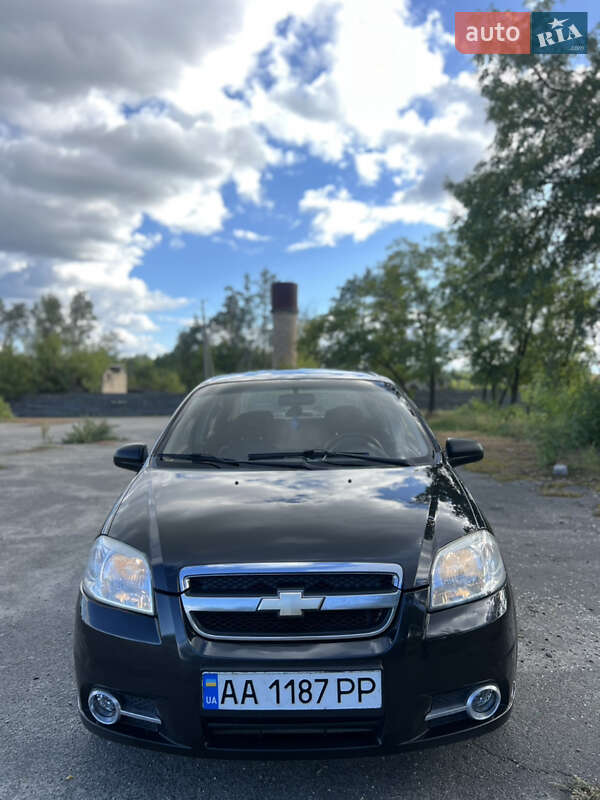 Седан Chevrolet Aveo 2011 в Киеве