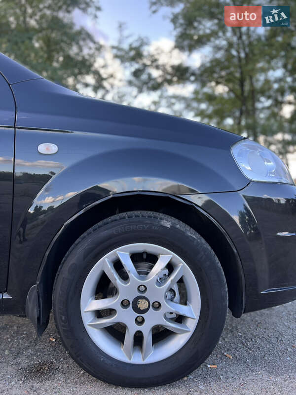 Седан Chevrolet Aveo 2011 в Киеве