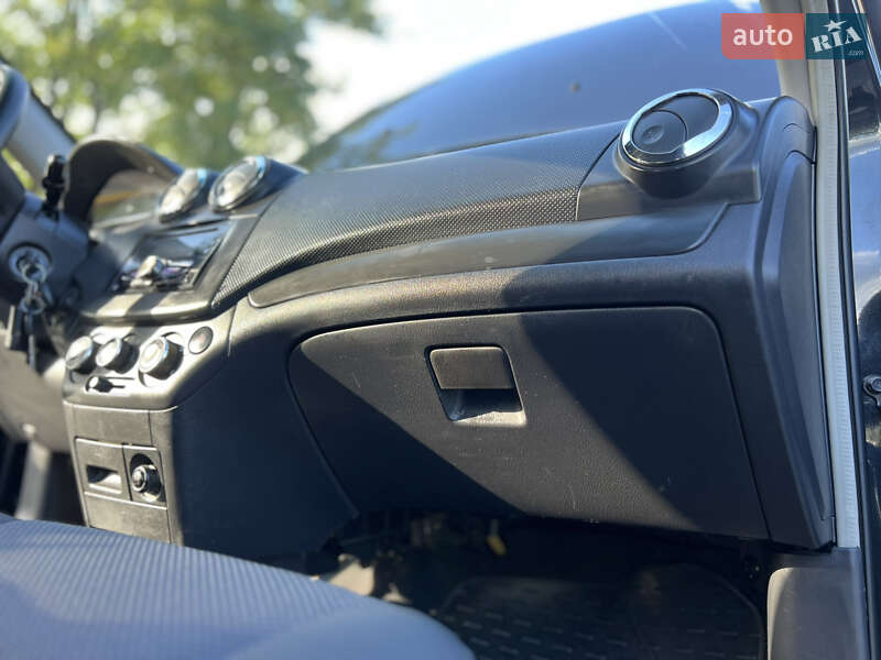 Седан Chevrolet Aveo 2011 в Киеве