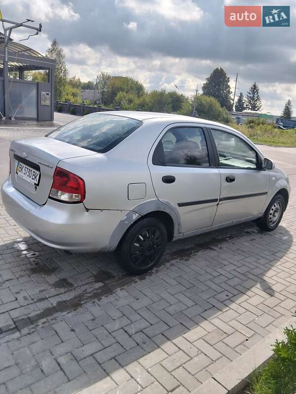 Седан Chevrolet Aveo 2005 в Ровно