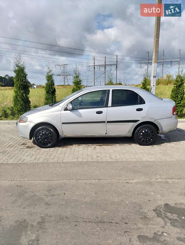 Седан Chevrolet Aveo 2005 в Ровно