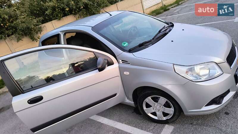Хэтчбек Chevrolet Aveo 2009 в Владимире