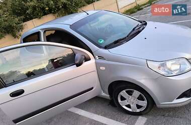 Хэтчбек Chevrolet Aveo 2009 в 