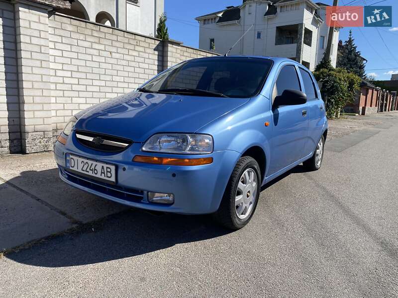 Хэтчбек Chevrolet Aveo 2005 в 