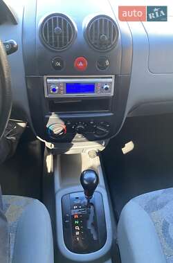 Хэтчбек Chevrolet Aveo 2005 в 