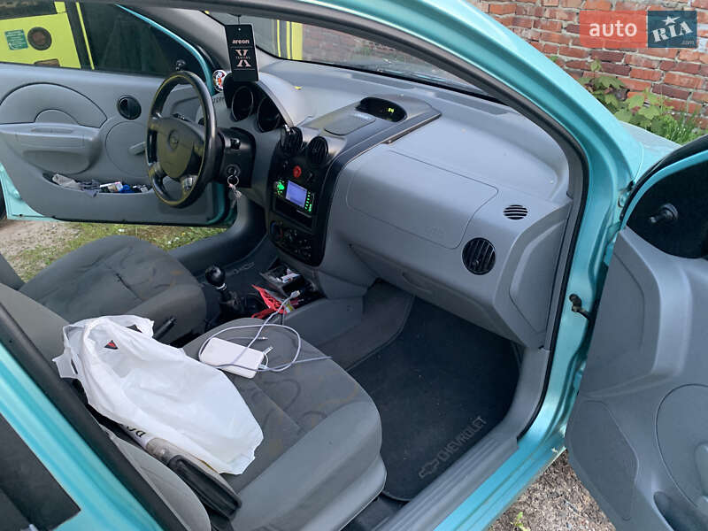 Седан Chevrolet Aveo 2005 в Львові