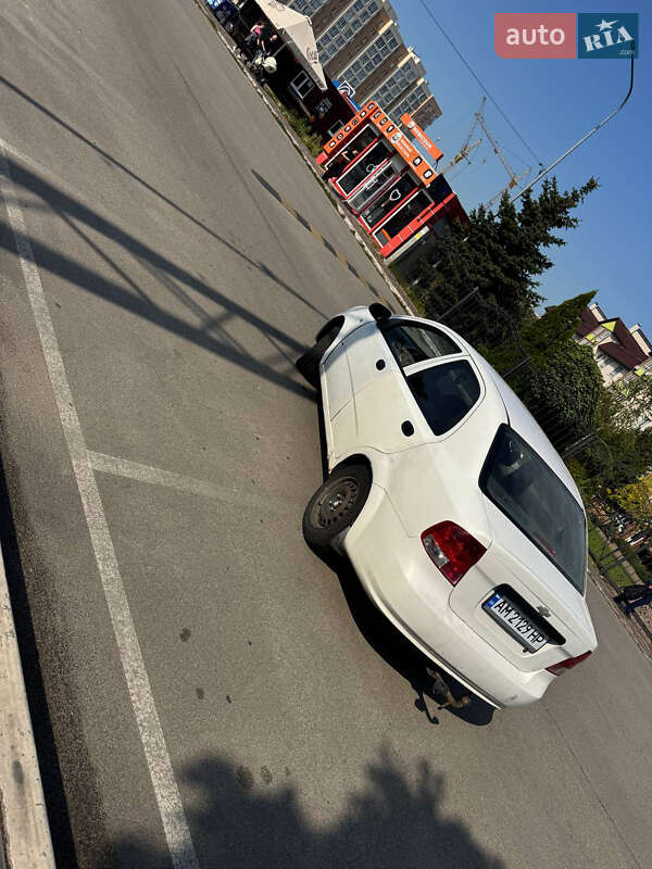 Седан Chevrolet Aveo 2005 в Киеве
