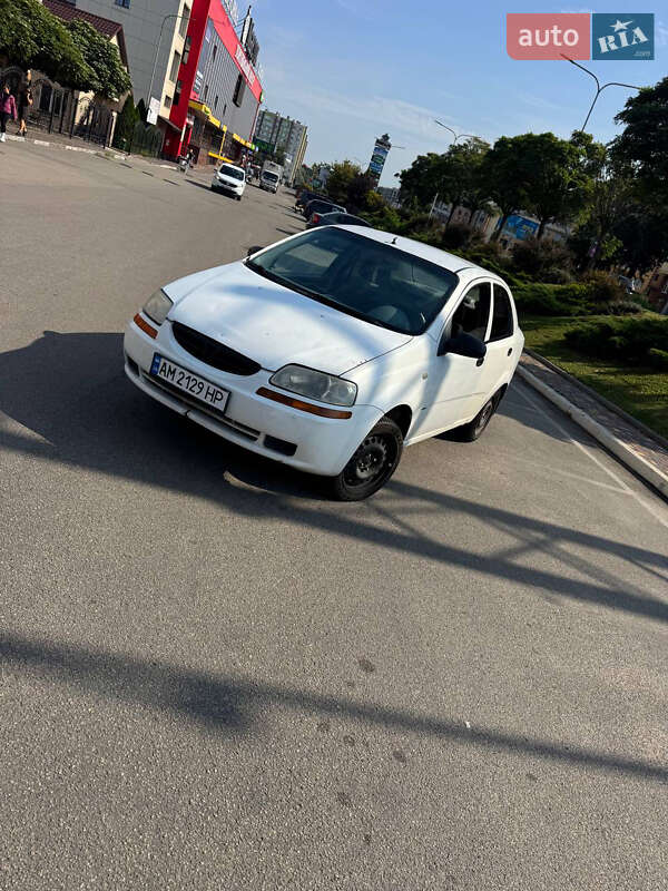 Седан Chevrolet Aveo 2005 в Киеве