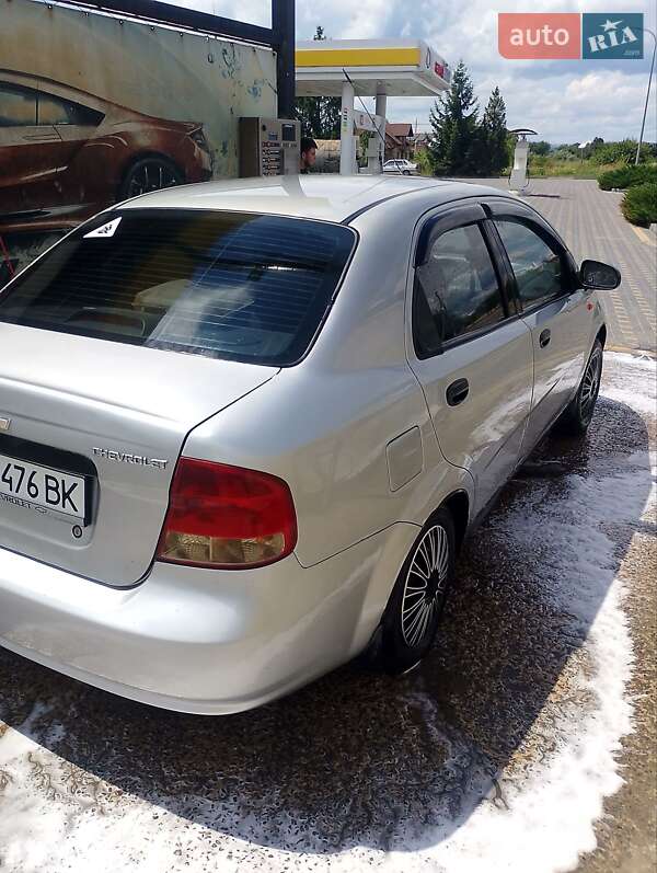 Седан Chevrolet Aveo 2004 в Коломые