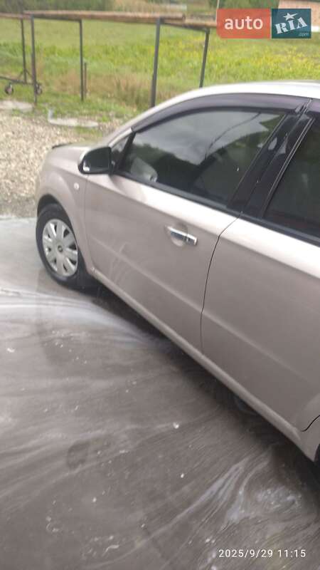 Седан Chevrolet Aveo 2008 в Черновцах