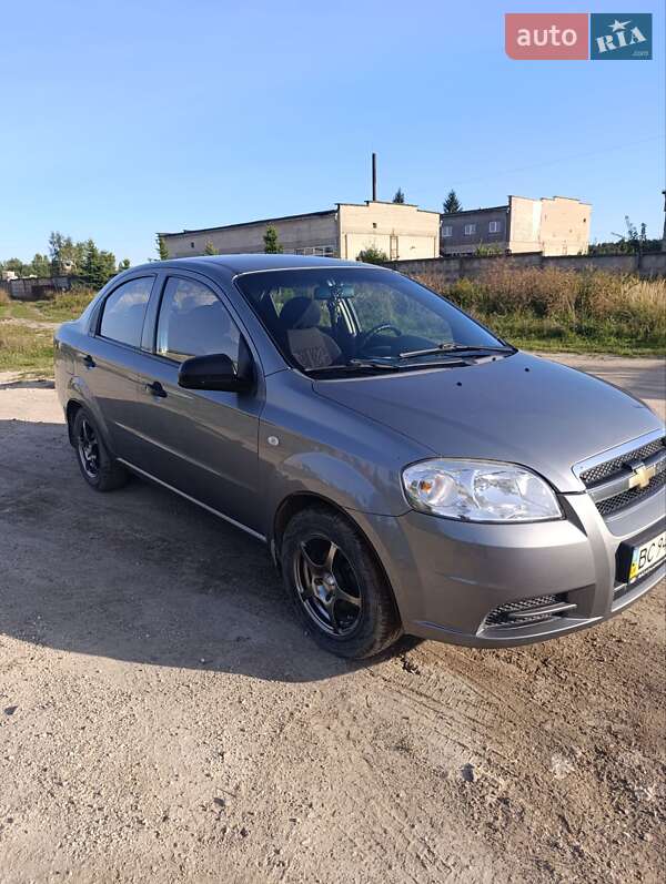 Седан Chevrolet Aveo 2010 в Львове