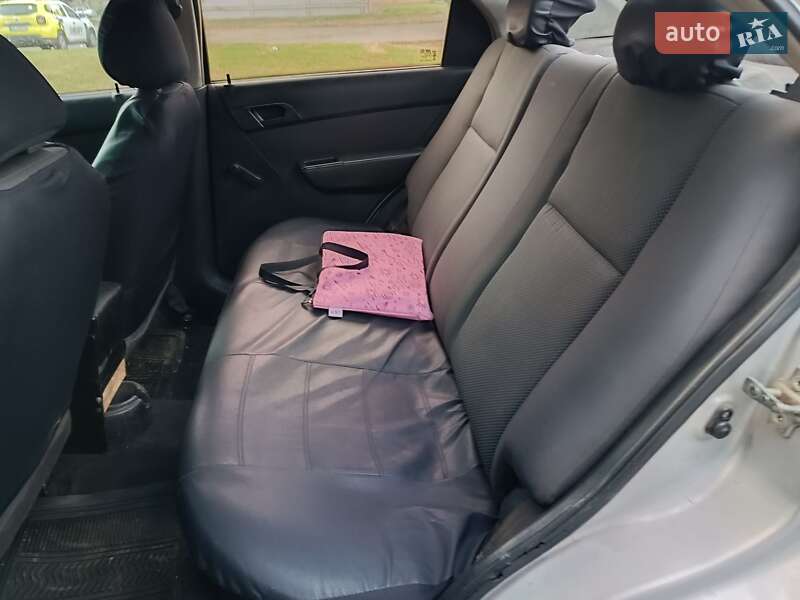Седан Chevrolet Aveo 2007 в Киеве