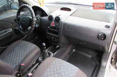 Хэтчбек Chevrolet Aveo 2006 в 