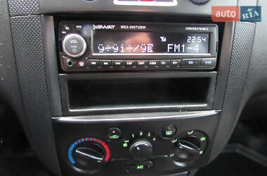 Хэтчбек Chevrolet Aveo 2006 в 