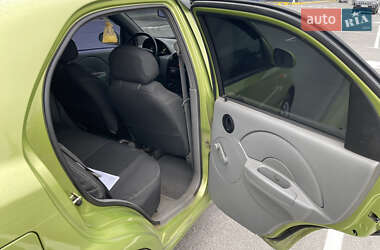 Седан Chevrolet Aveo 2004 в 