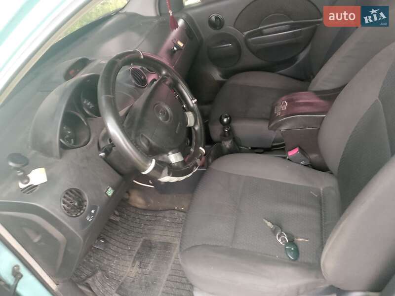Седан Chevrolet Aveo 2005 в Прилуках