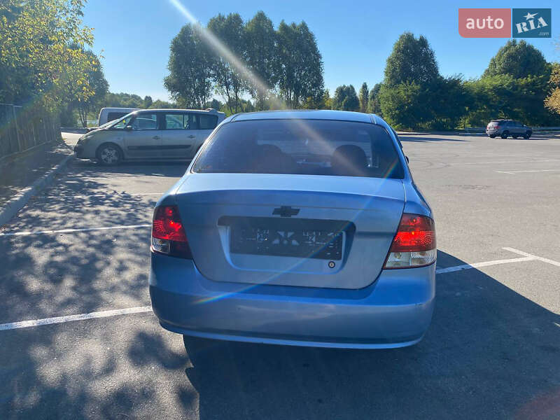 Седан Chevrolet Aveo 2005 в Ирпене