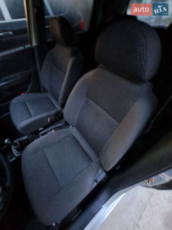 Хэтчбек Chevrolet Aveo 2005 в Новояворовске