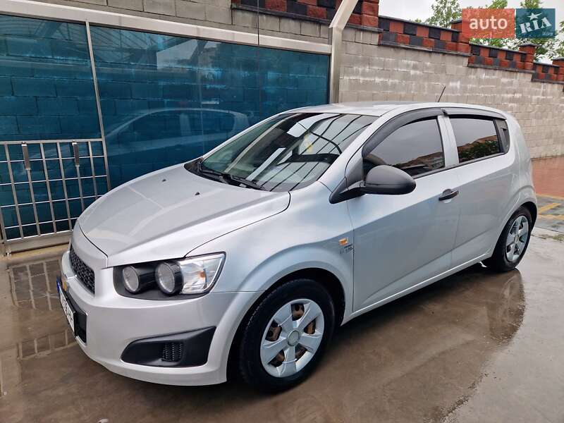 Хэтчбек Chevrolet Aveo 2012 в Ровно