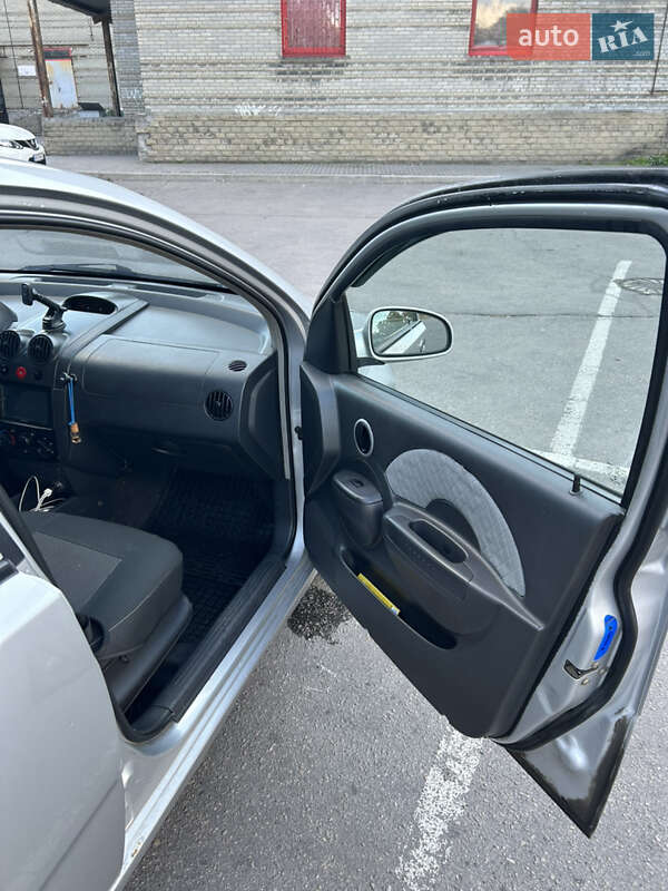 Седан Chevrolet Aveo 2005 в Днепре