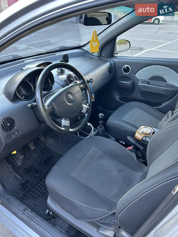 Седан Chevrolet Aveo 2005 в Днепре