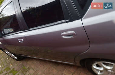 Хэтчбек Chevrolet Aveo 2009 в 