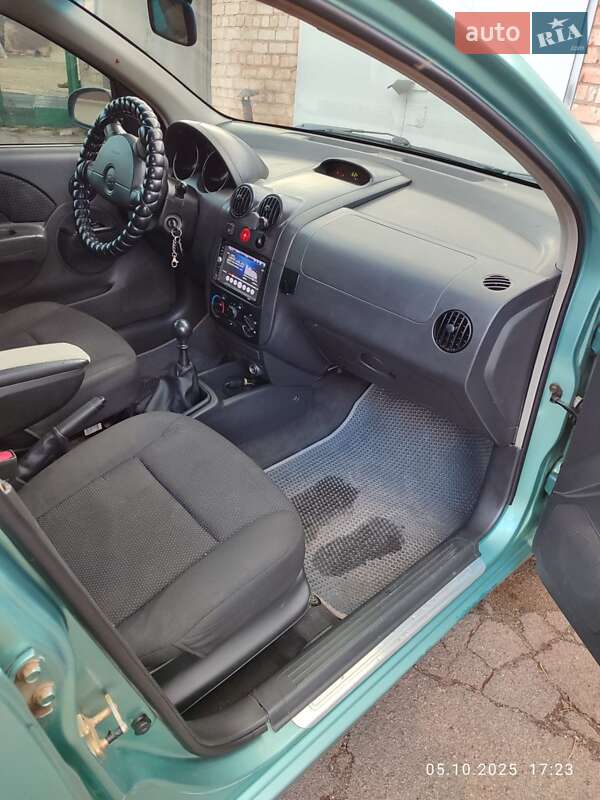 Седан Chevrolet Aveo 2006 в Кривому Розі