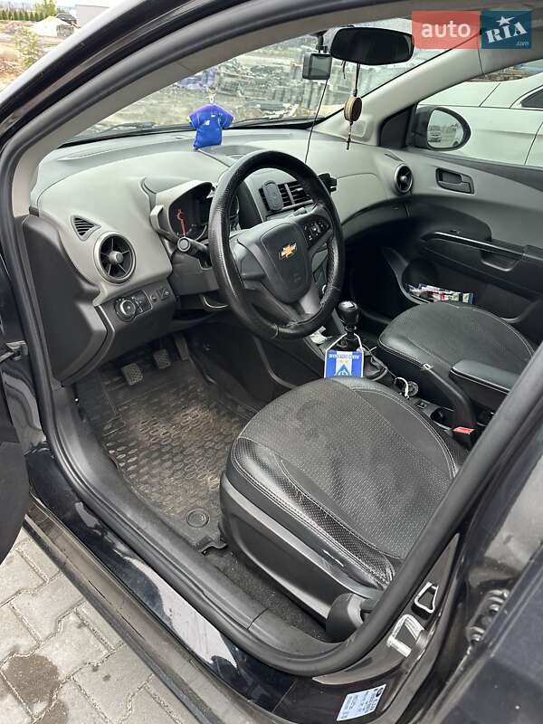 Седан Chevrolet Aveo 2013 в Макарові