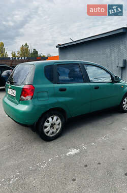 Хэтчбек Chevrolet Aveo 2004 в 