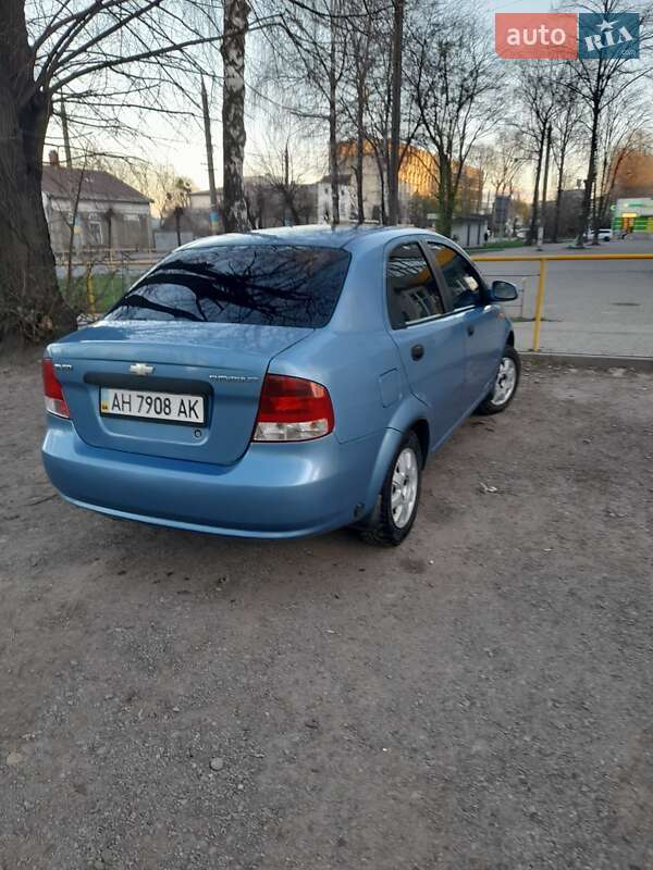 Седан Chevrolet Aveo 2005 в Черновцах