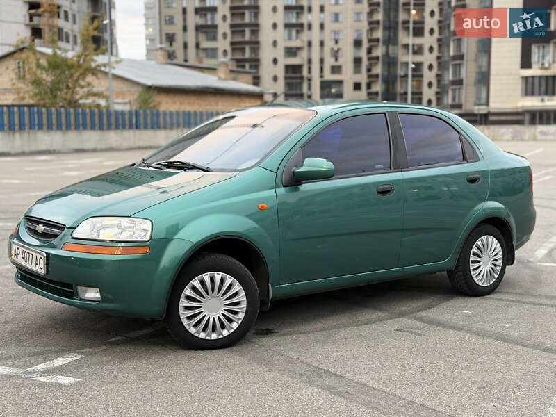 Седан Chevrolet Aveo 2004 в Киеве