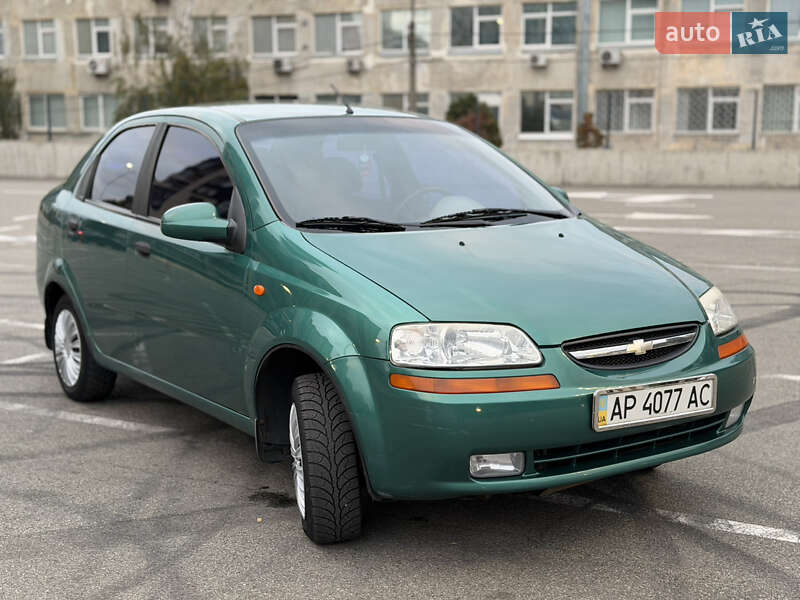 Седан Chevrolet Aveo 2004 в Киеве