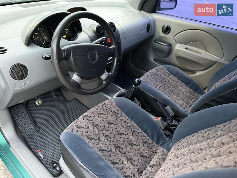 Седан Chevrolet Aveo 2004 в Киеве