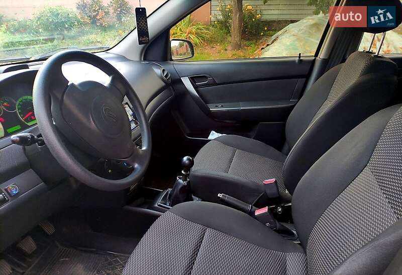 Хетчбек Chevrolet Aveo 2012 в Дніпрі