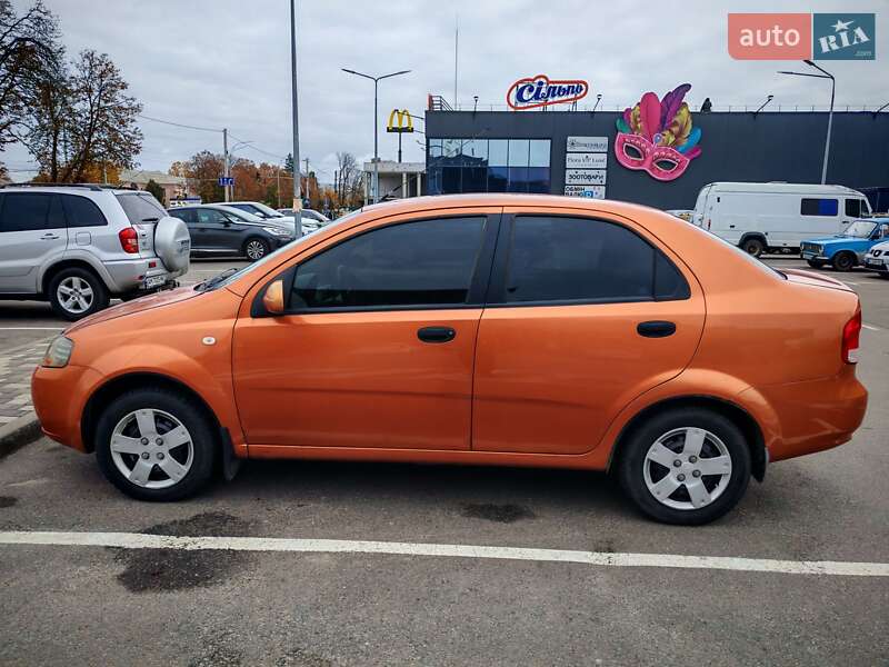 Седан Chevrolet Aveo 2005 в Киеве