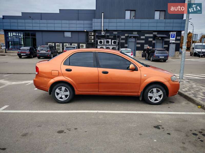 Седан Chevrolet Aveo 2005 в Киеве