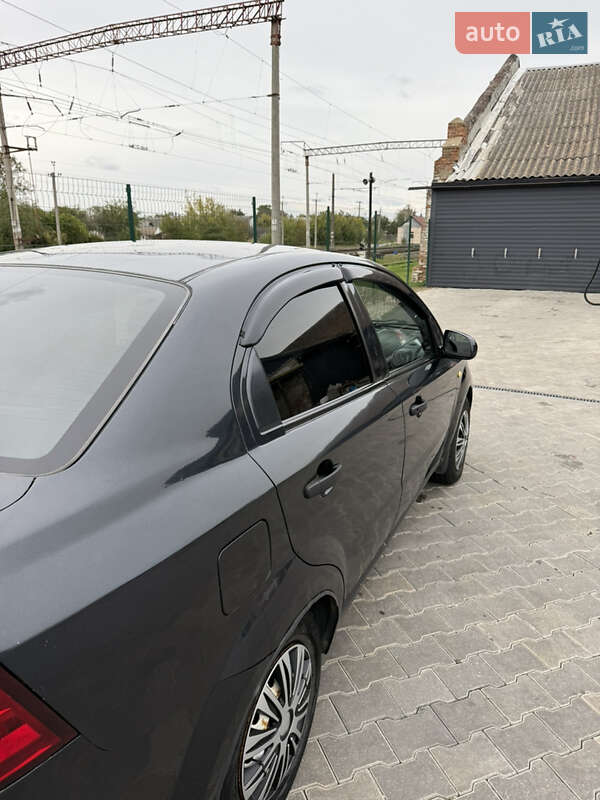 Седан Chevrolet Aveo 2006 в Звягелі