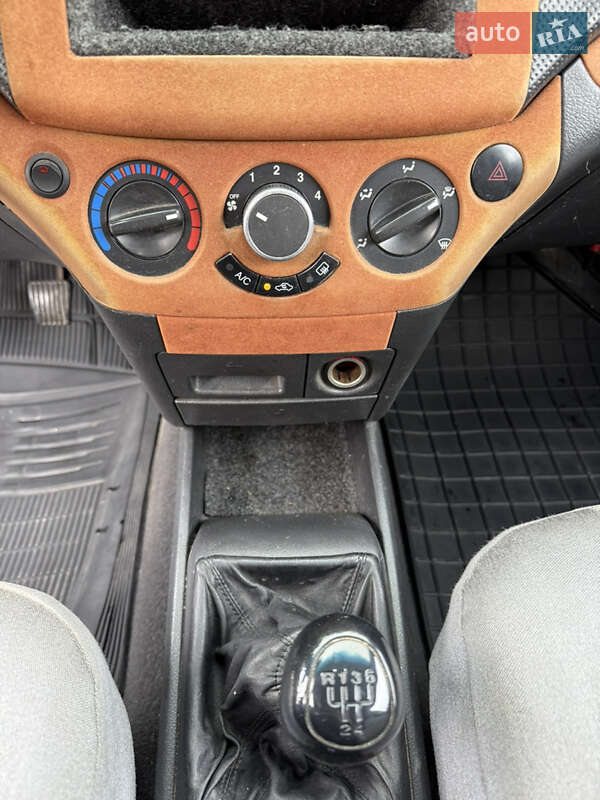 Седан Chevrolet Aveo 2006 в Звягелі