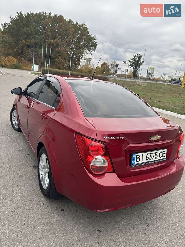 Седан Chevrolet Aveo 2014 в Полтаве
