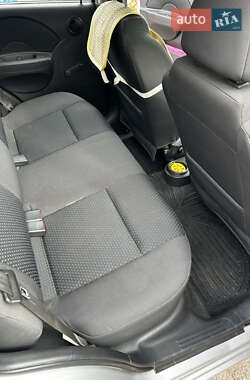 Хэтчбек Chevrolet Aveo 2006 в  фото 2 Хэтчбек Chevrolet Aveo 2006 в