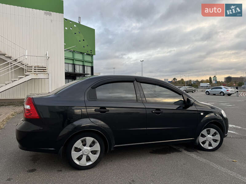 Седан Chevrolet Aveo 2011 в Киеве