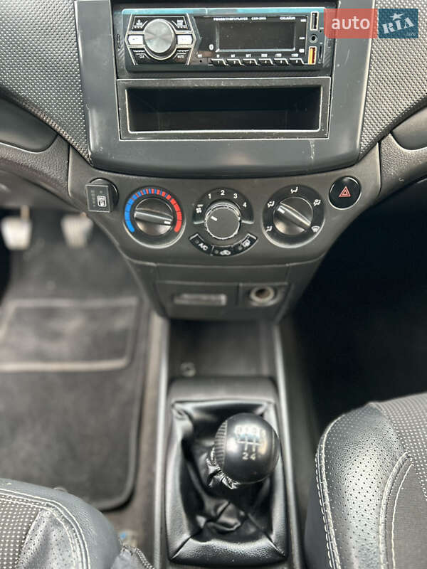 Седан Chevrolet Aveo 2007 в Запоріжжі