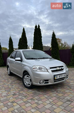 Седан Chevrolet Aveo 2008 в Хороле