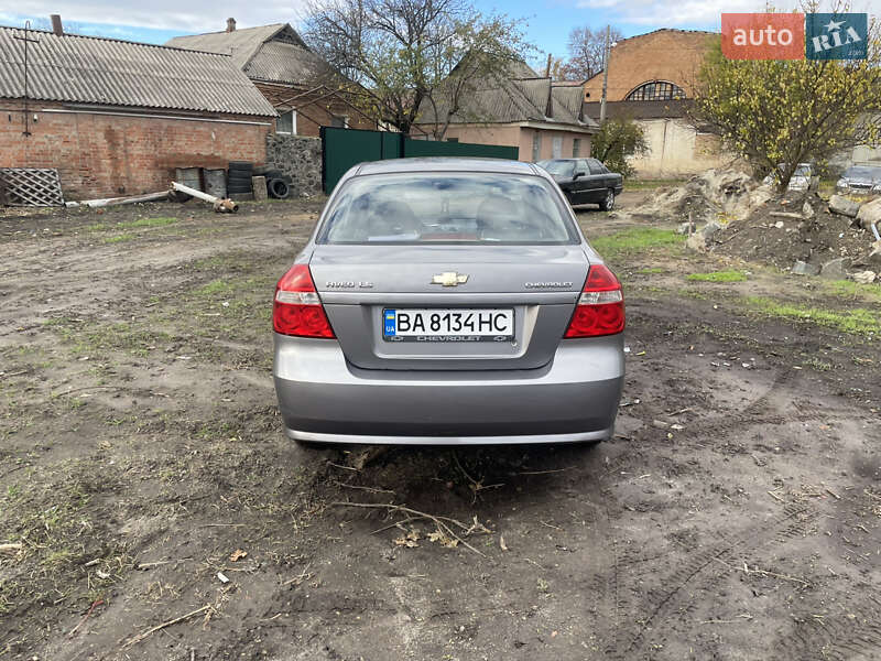 Седан Chevrolet Aveo 2006 в Новомиргороді