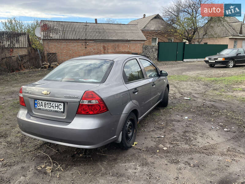 Седан Chevrolet Aveo 2006 в Новомиргороді