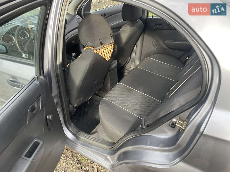 Седан Chevrolet Aveo 2006 в Новомиргороді