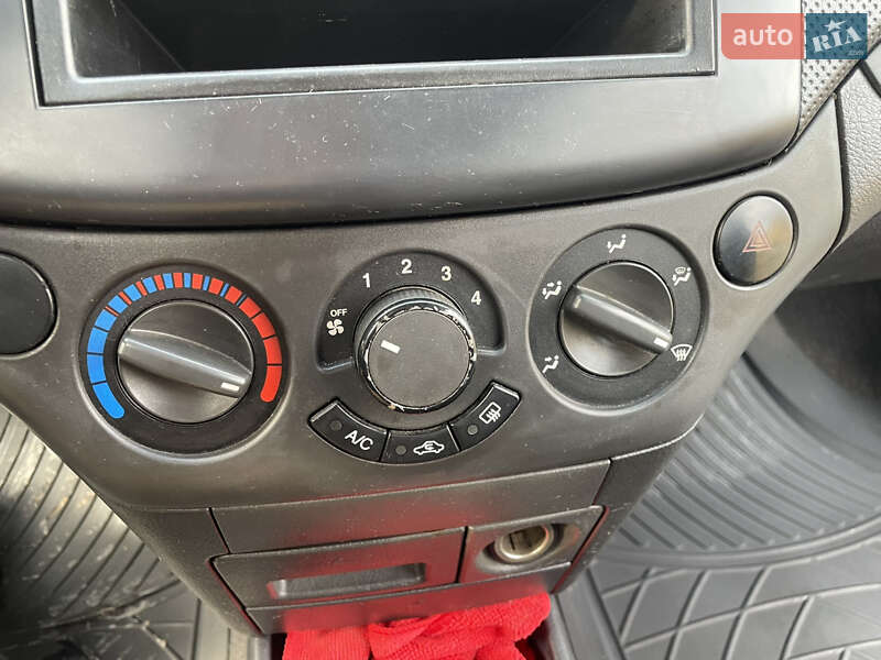 Седан Chevrolet Aveo 2006 в Новомиргороді