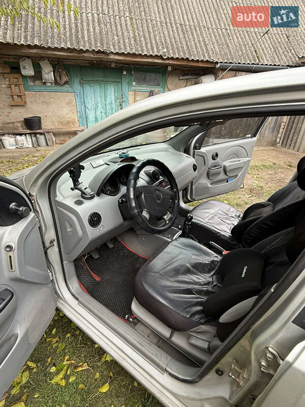 Седан Chevrolet Aveo 2004 в Кагарлику