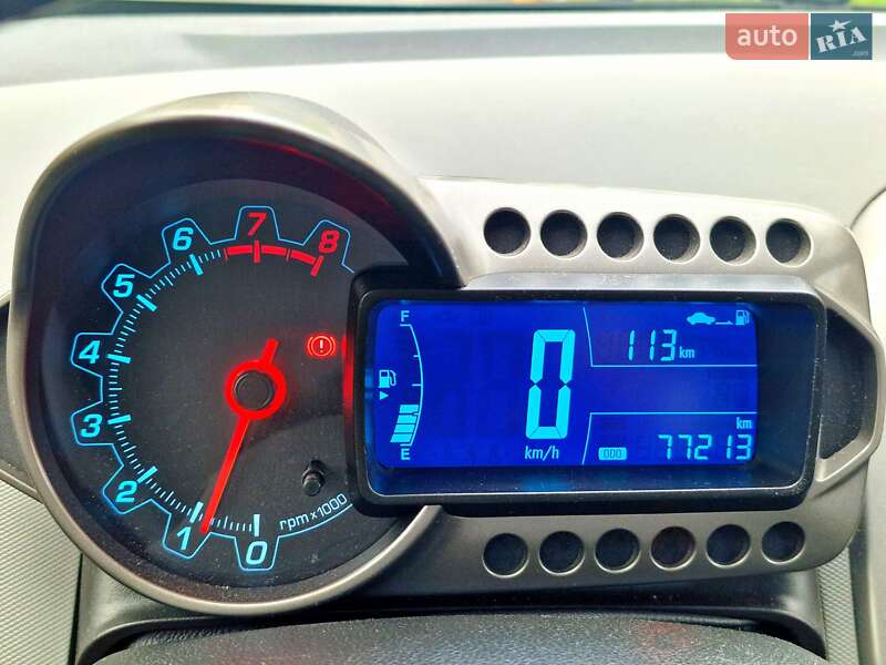 Седан Chevrolet Aveo 2014 в Києві