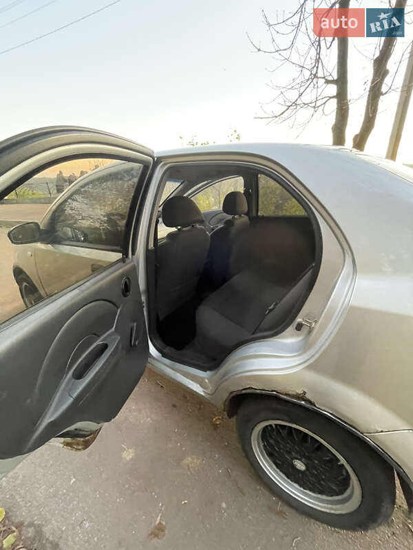 Седан Chevrolet Aveo 2005 в Житомирі